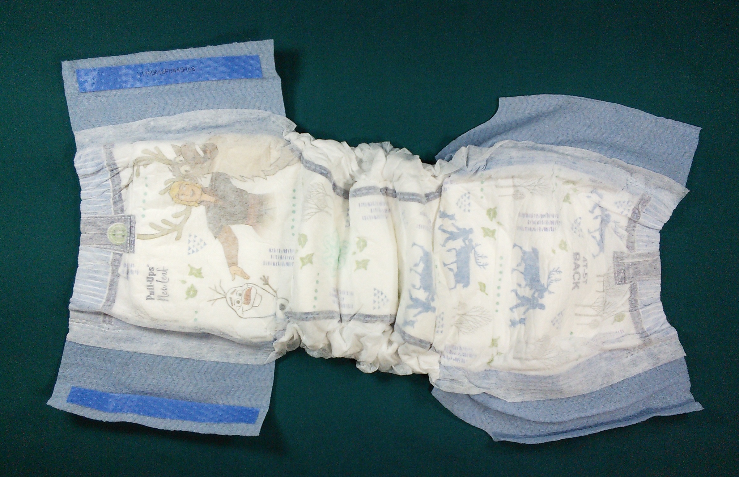 ddpmodelhuggies_pullups_new_leaf_boys_frozen_ii_training_pants